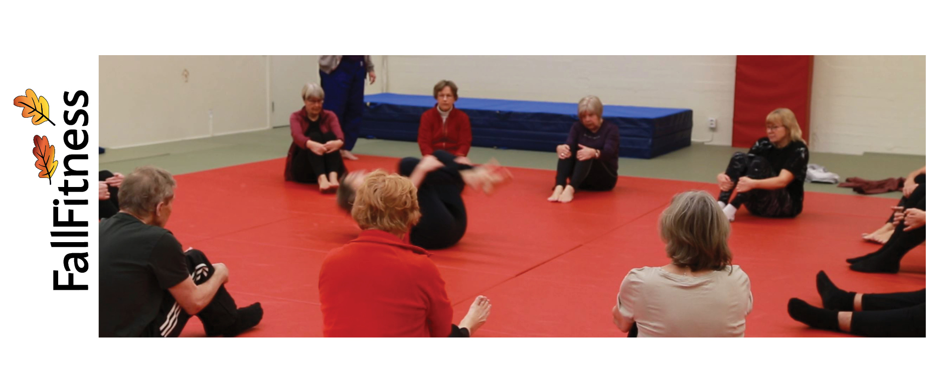 Flera äldre tränar FallFitness
